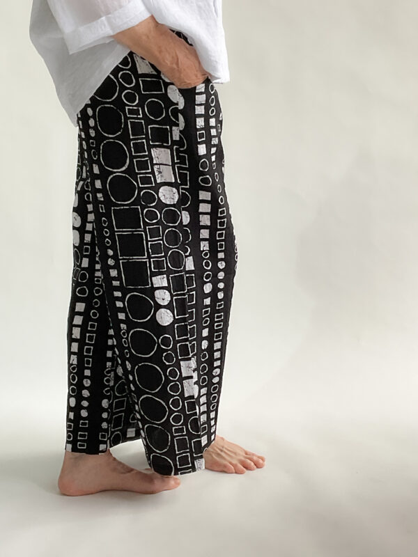 Express Travel Circle Crop Pant - Image 3